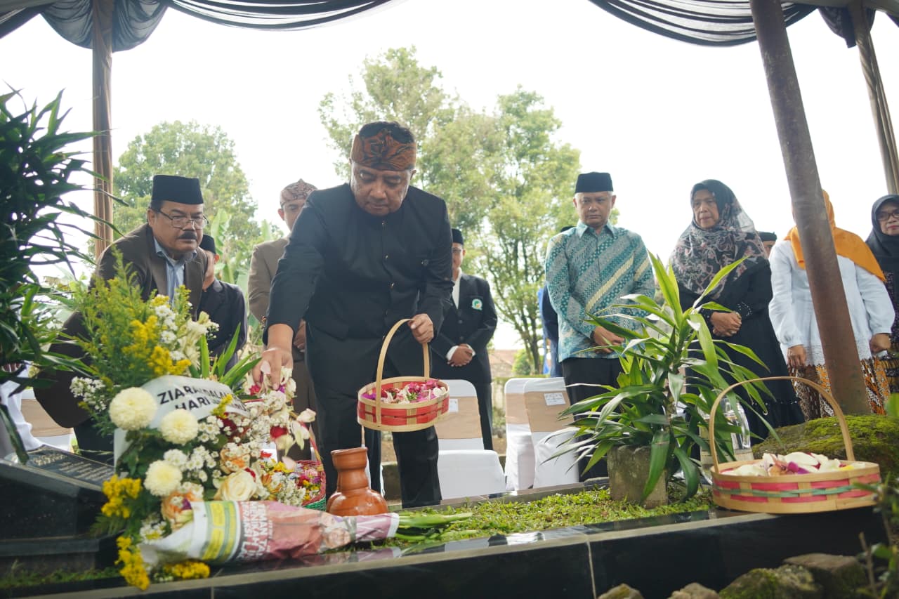 Rangkaian HJG ke-213, Bupati Garut Ziarah ke Makam Bupati Terdahulu